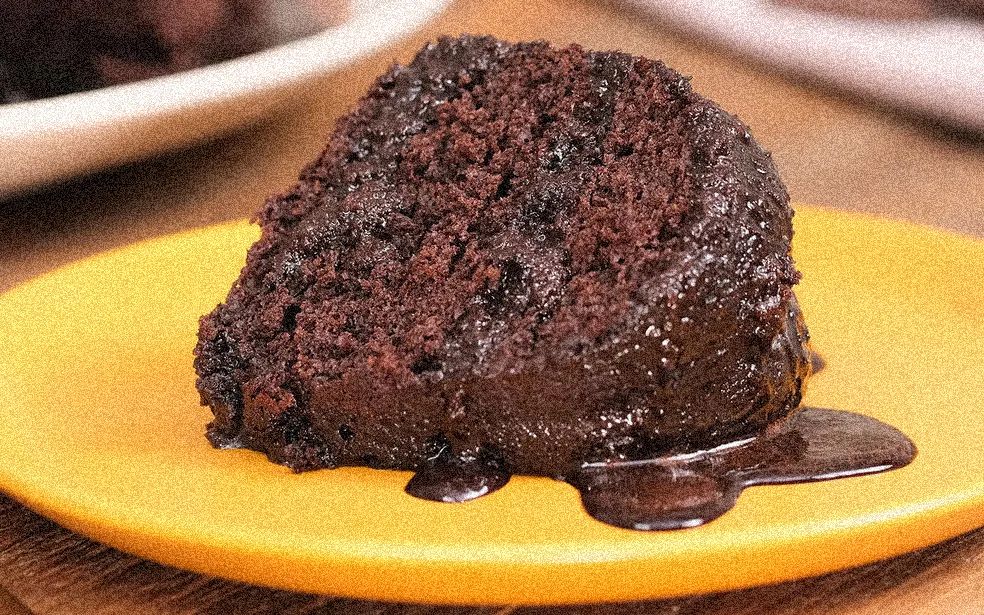 BOLO DE CHOCOLATE FÁCIL