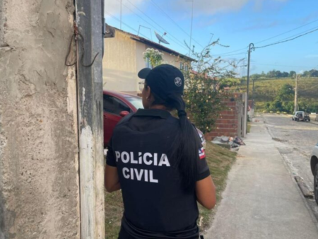 Homem é preso por envolvimento em assassinato e tentativa de homicídio