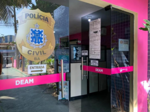 Ele foi encontrado durante uma operação da Delegacia Especial de Atendimento à Mulher (Deam) em Teixeira de Freitas.