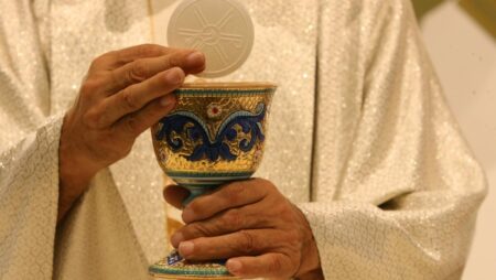 Padre é afastado de paróquia após ser vítima de extorsão