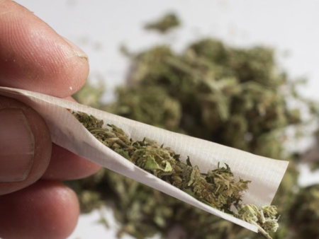 Homem registra boletim de ocorrência contra traficante após comprar maconha e não receber