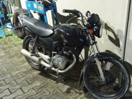 Homem é preso com drogas, arma e moto roubada em Eunápolis