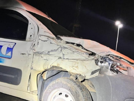 Após colisão na BR-101, motorista desce do carro, é atropelado e fica em estado grave