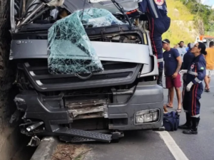 Grave acidente na BR-101 em Pedro Canário deixa um morto e quatro feridos