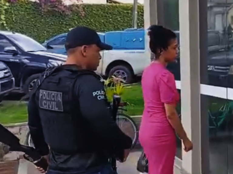 Diarista é presa, acusada de desviar mais de R$ 8 mil do cartão da ex-patroa