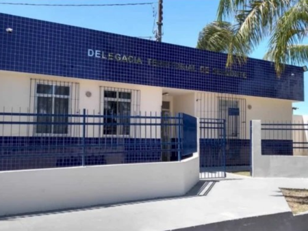 Jovem é presa em Belmonte suspeita de tentar matar a filha de 2 anos; ex-namorado impediu o crime